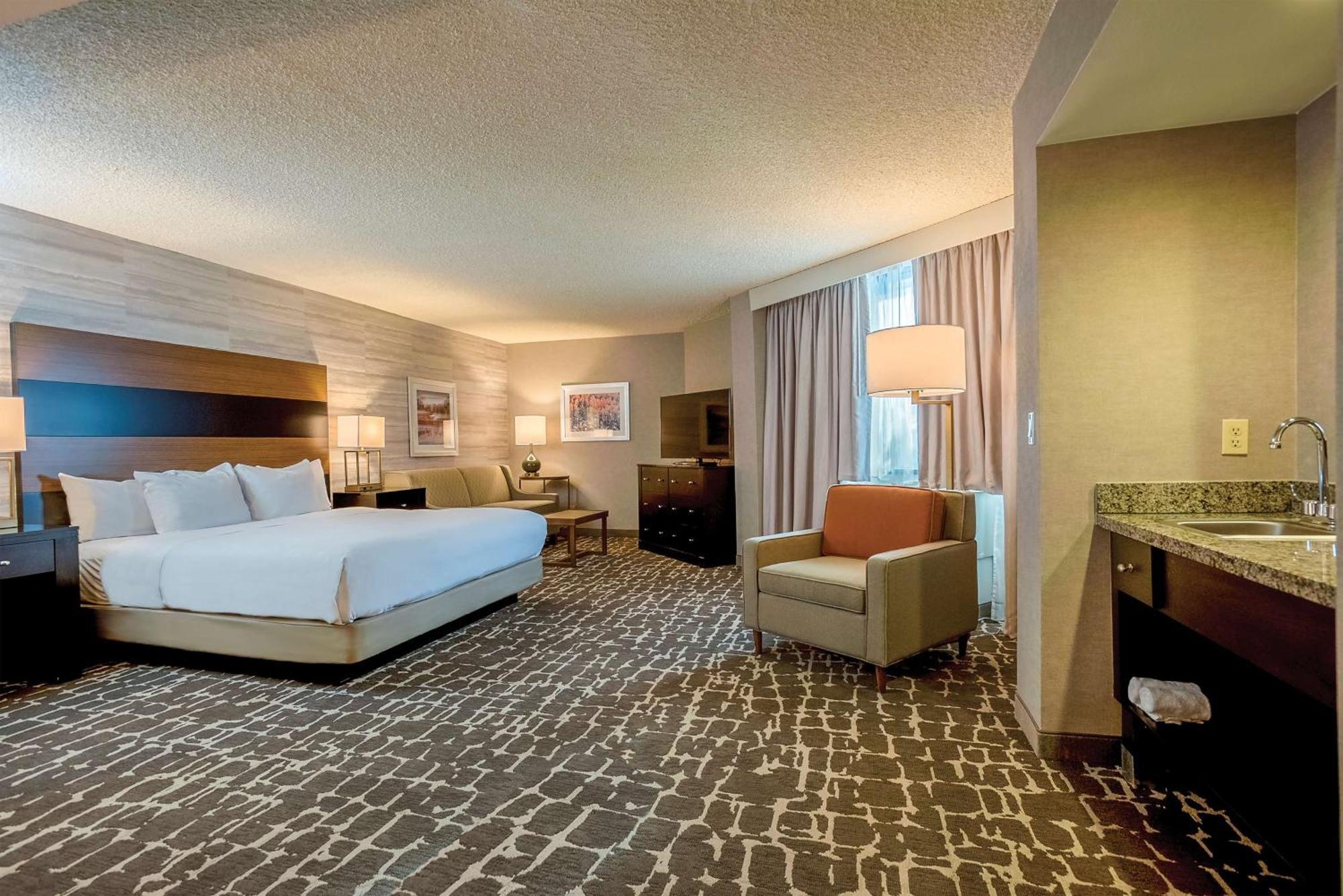 Doubletree By Hilton Hotel Denver - Аврора Экстерьер фото