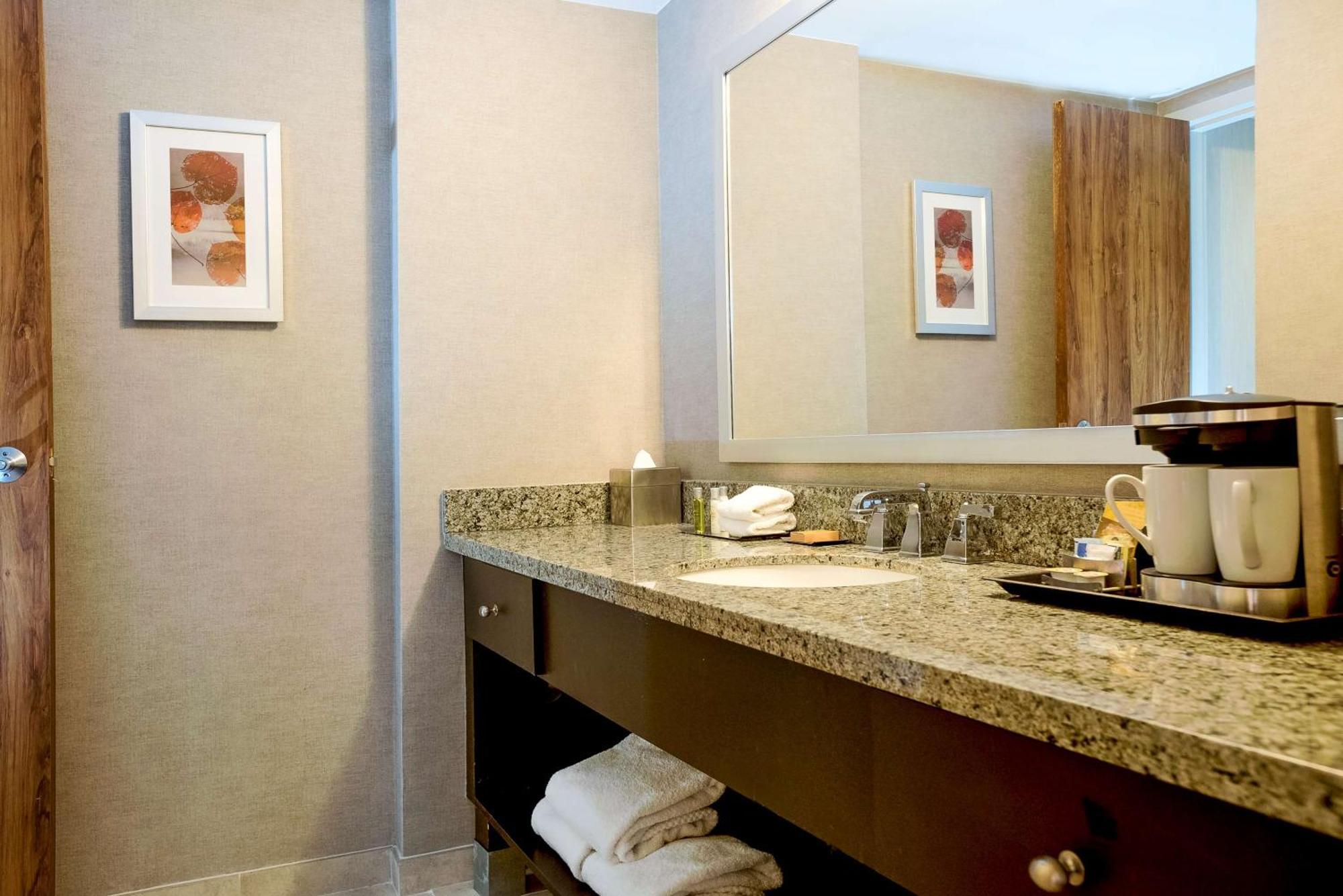 Doubletree By Hilton Hotel Denver - Аврора Экстерьер фото