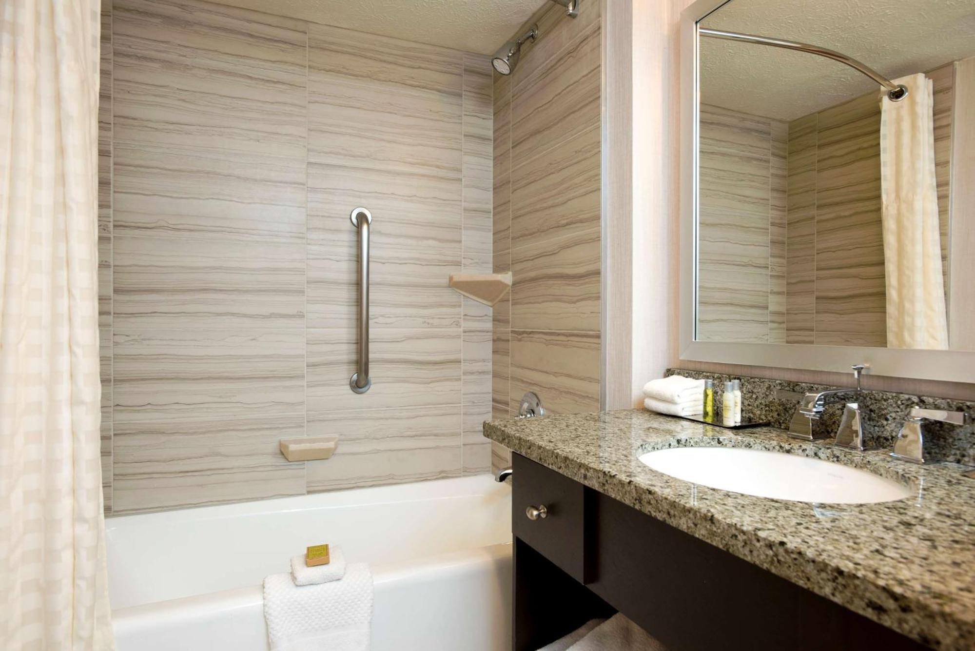 Doubletree By Hilton Hotel Denver - Аврора Экстерьер фото
