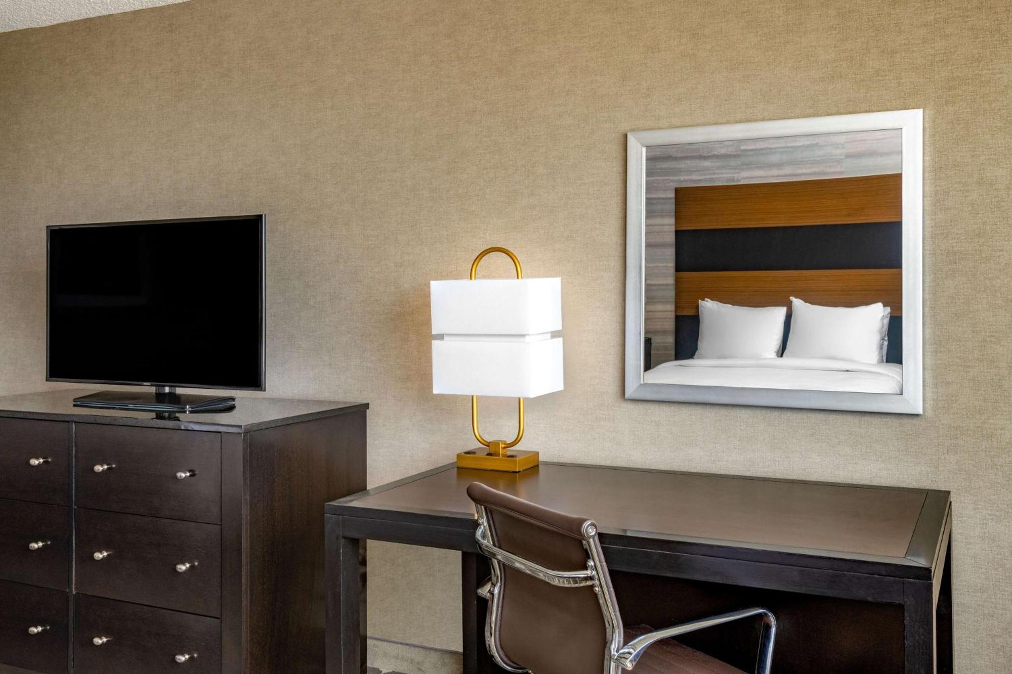 Doubletree By Hilton Hotel Denver - Аврора Экстерьер фото