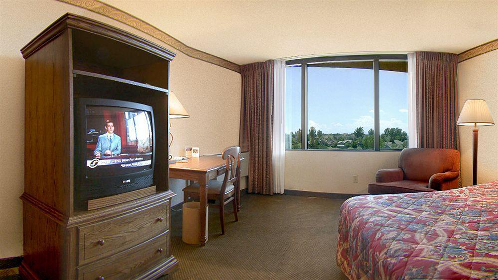 Doubletree By Hilton Hotel Denver - Аврора Экстерьер фото
